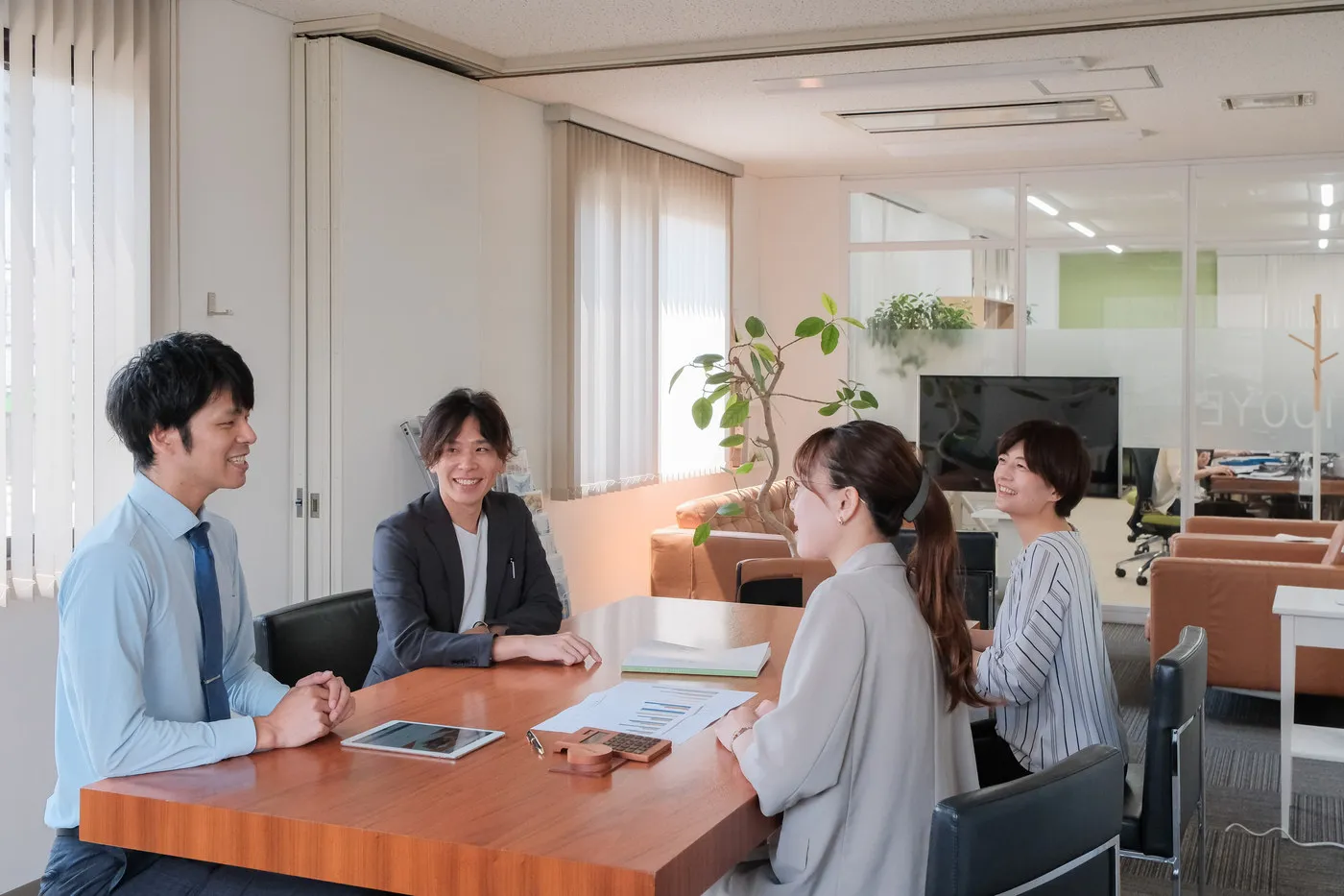 先輩に同席してお客さまと打ち合わせ